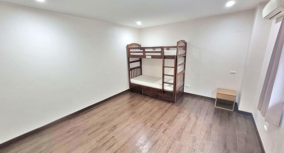 For rent 3 bedrooms condo in Watthana, Bangkok
