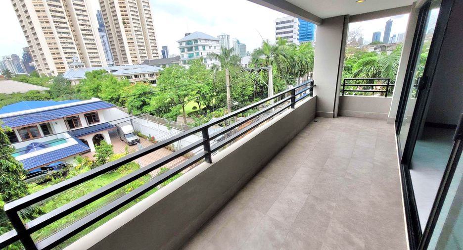 For rent 3 bedrooms condo in Watthana, Bangkok