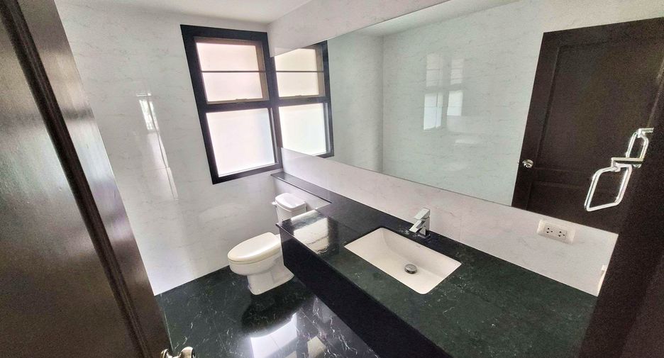 For rent 3 bedrooms condo in Watthana, Bangkok