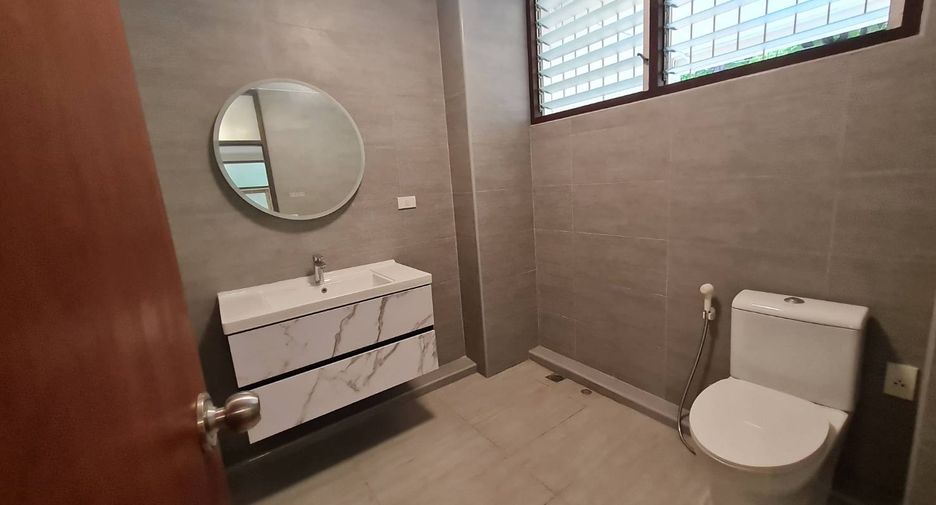 À louer 4 chambres maison à Watthana, Bangkok