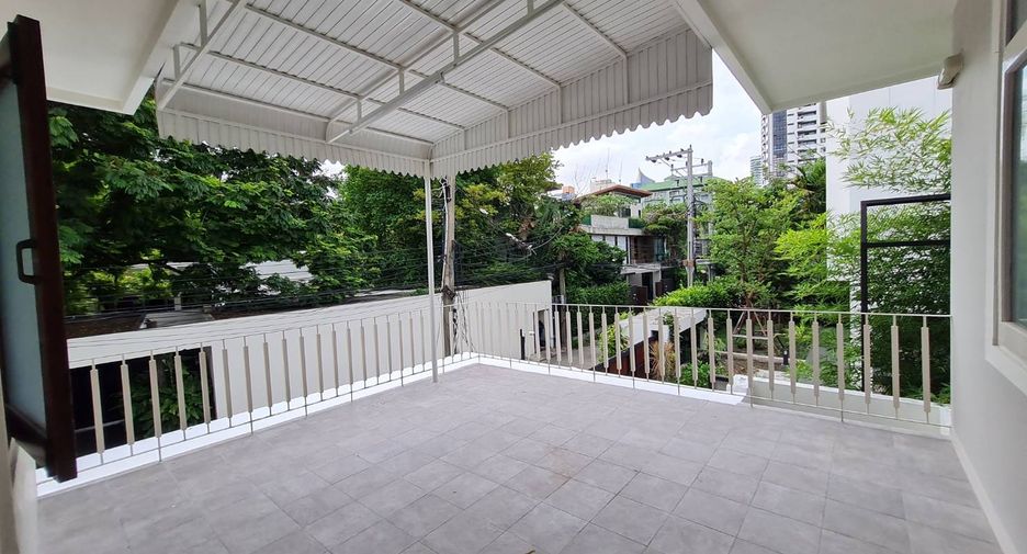 À louer 4 chambres maison à Watthana, Bangkok