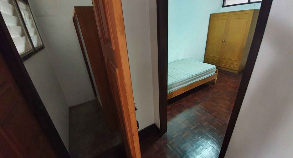 À louer 3 chambres condo à Khlong Toei, Bangkok