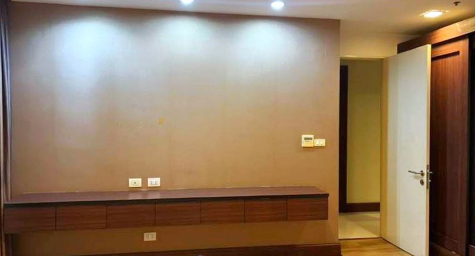 For rent and for sale 3 bedrooms condo in Khlong Toei, Bangkok