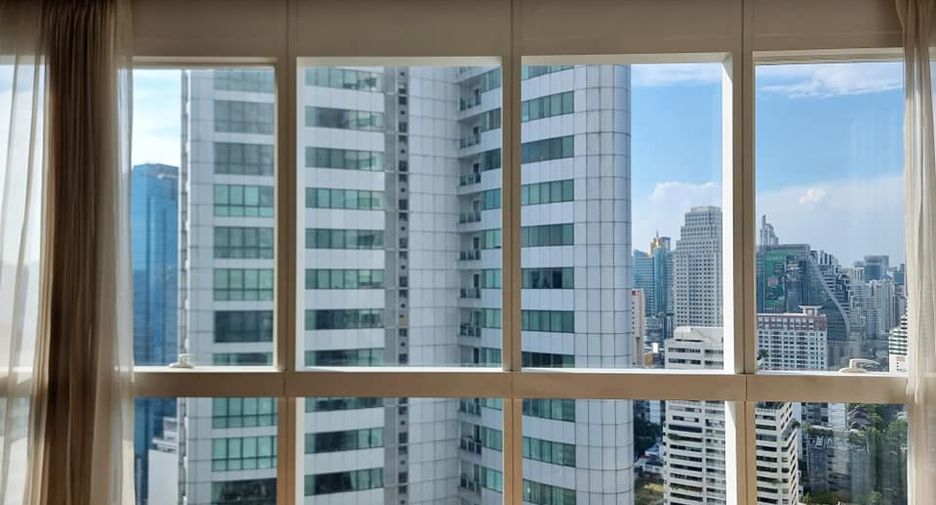 For rent 3 bedrooms condo in Khlong Toei, Bangkok