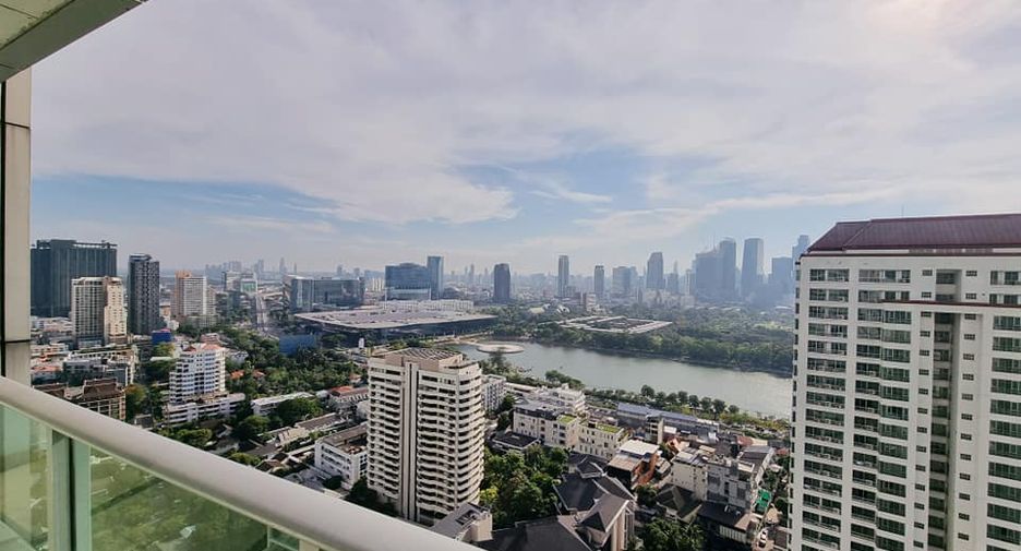 For rent 3 bedrooms condo in Khlong Toei, Bangkok