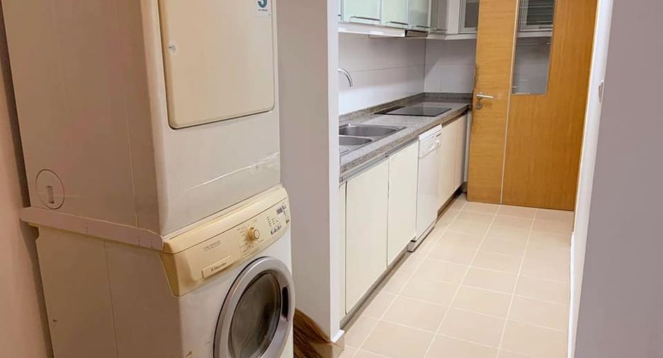 For rent 3 bedrooms condo in Khlong Toei, Bangkok