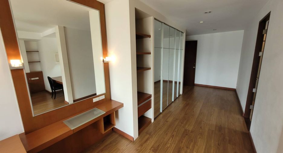ให้เช่า 4 ห้องนอน คอนโด ใน วัฒนา, กรุงเทพฯ
