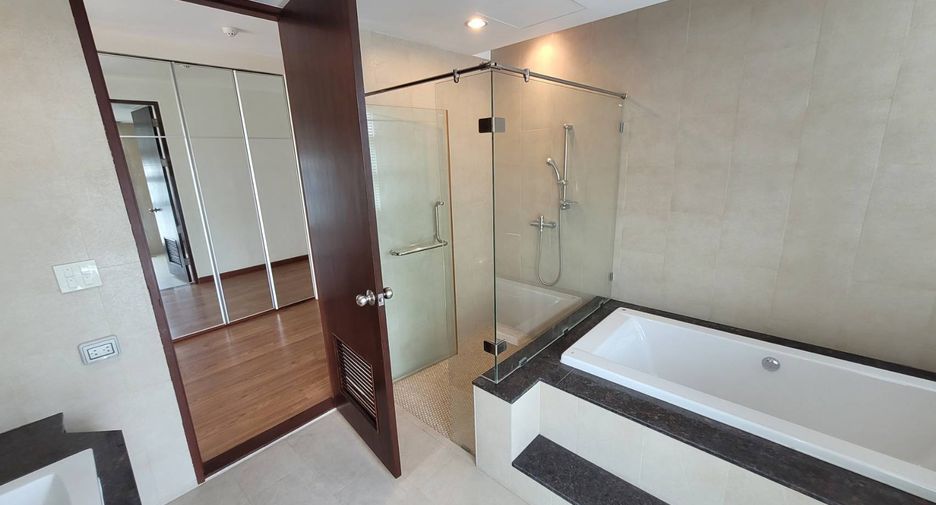 ให้เช่า 4 ห้องนอน คอนโด ใน วัฒนา, กรุงเทพฯ