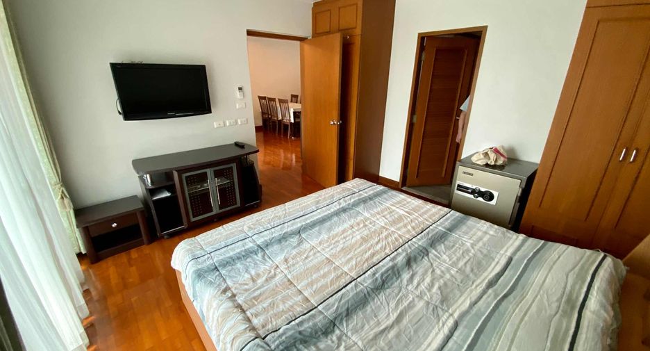 For rent 2 bedrooms condo in Pathum Wan, Bangkok