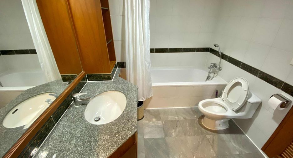 For rent 2 bedrooms condo in Pathum Wan, Bangkok