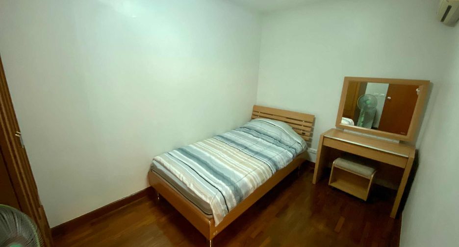 For rent 2 bedrooms condo in Pathum Wan, Bangkok