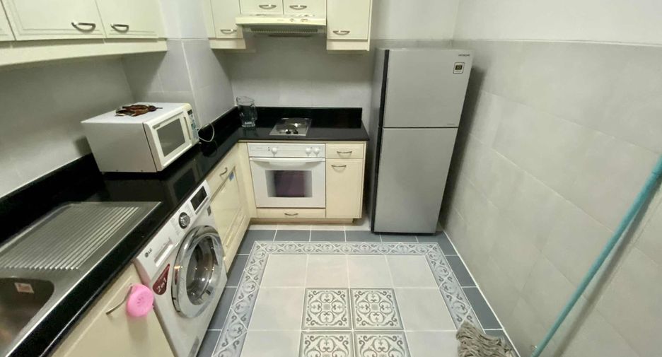 For rent 2 bedrooms condo in Pathum Wan, Bangkok