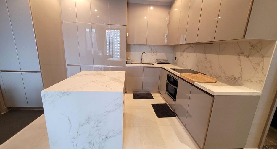 Condo en alquiler y en venta de 2 habitaciones en Watthana, Bangkok