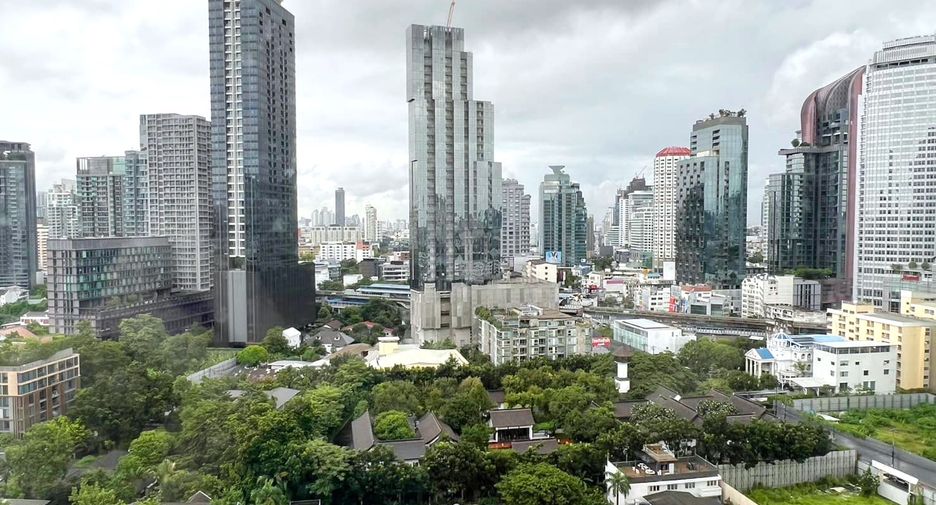 For rent 2 bedrooms condo in Khlong Toei, Bangkok