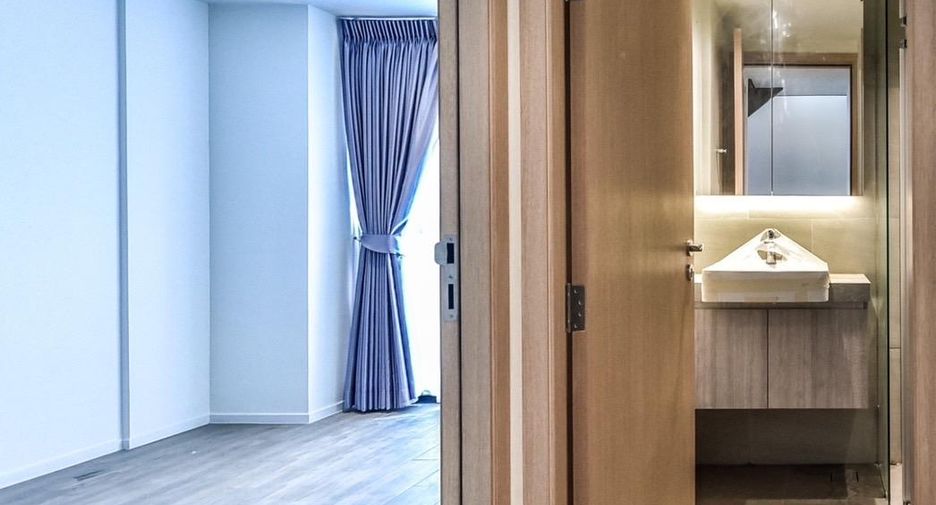 For rent 2 bedrooms condo in Sathon, Bangkok