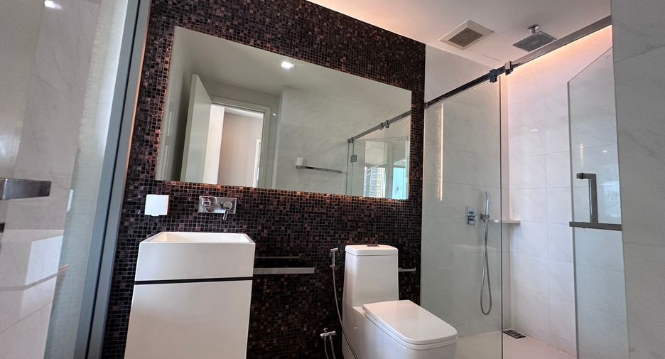 For rent 2 bedrooms condo in Khlong Toei, Bangkok