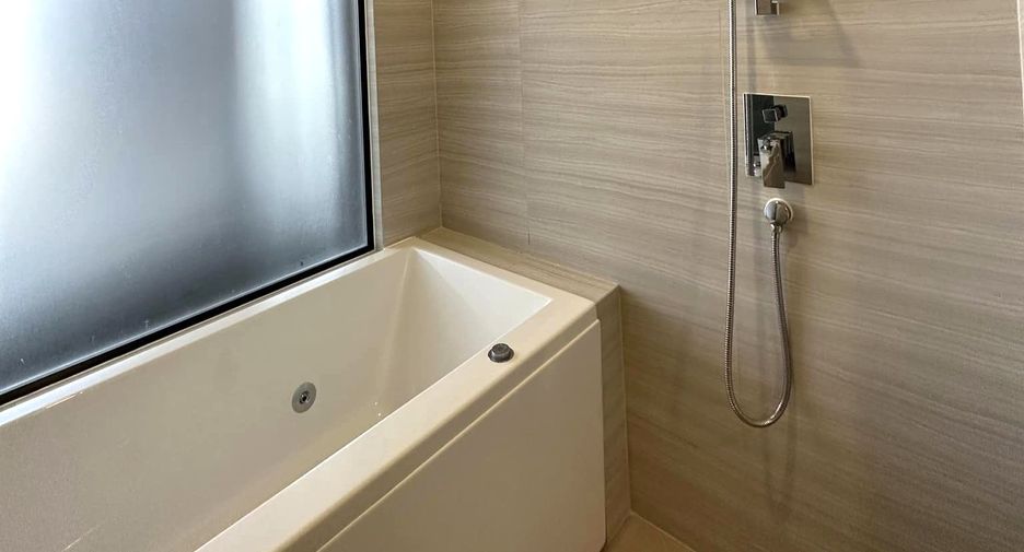 Condo en alquiler y en venta de 2 habitaciones en Watthana, Bangkok