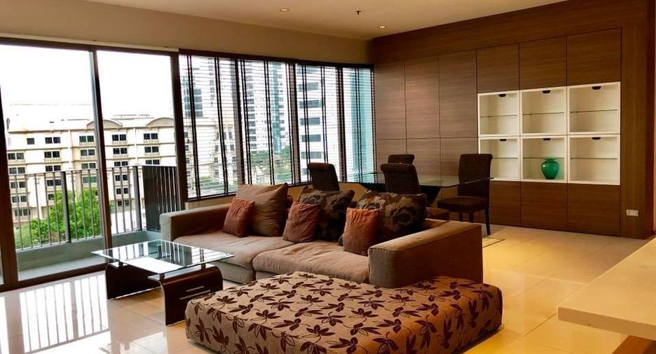 For rent 3 bedrooms condo in Khlong Toei, Bangkok