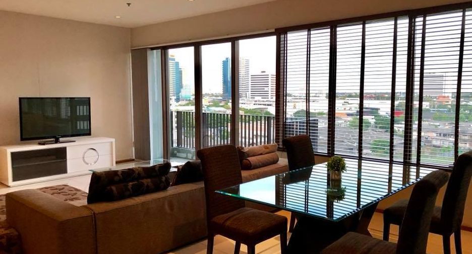 For rent 3 bedrooms condo in Khlong Toei, Bangkok