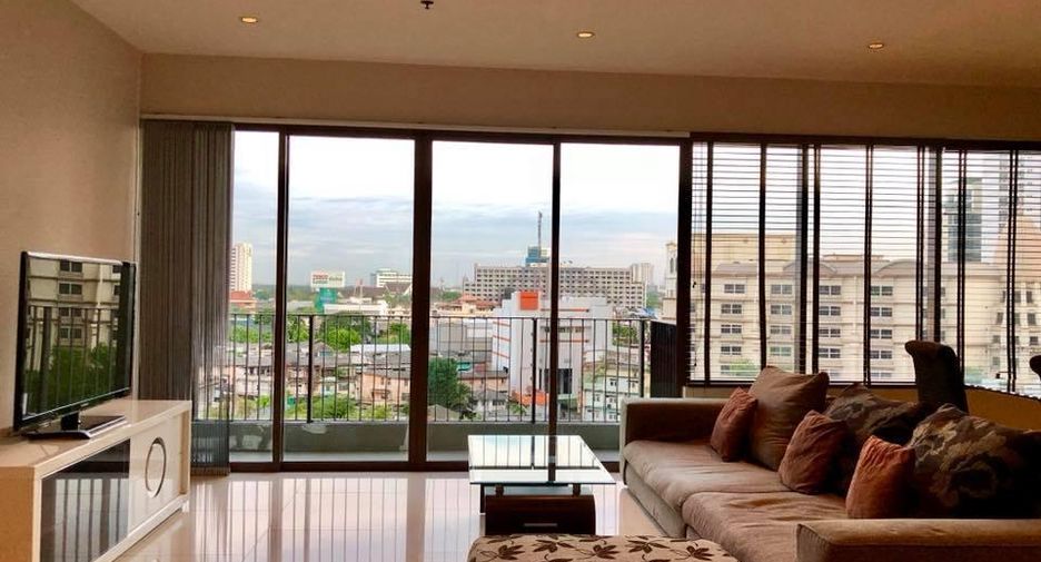 For rent 3 bedrooms condo in Khlong Toei, Bangkok