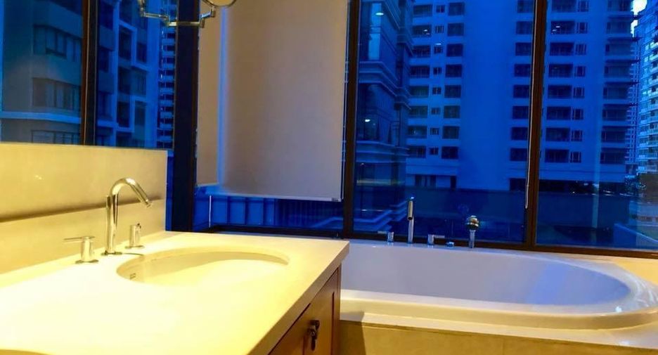 For rent 3 bedrooms condo in Khlong Toei, Bangkok