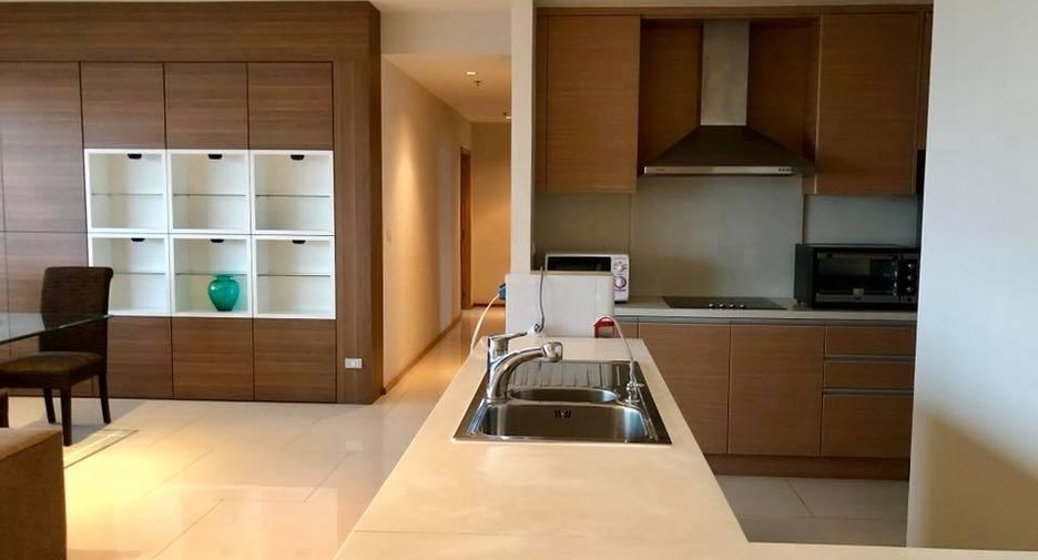 For rent 3 bedrooms condo in Khlong Toei, Bangkok