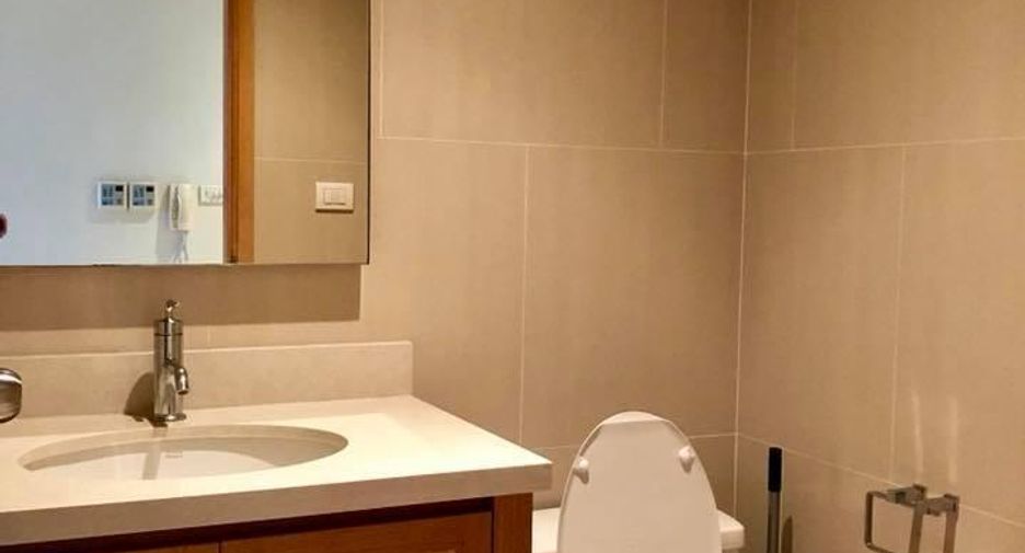 For rent 3 bedrooms condo in Khlong Toei, Bangkok