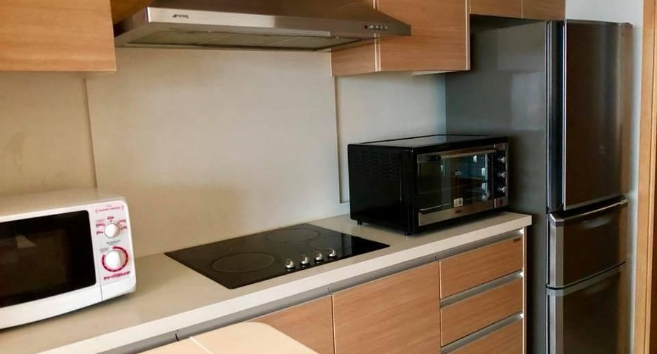 For rent 3 bedrooms condo in Khlong Toei, Bangkok