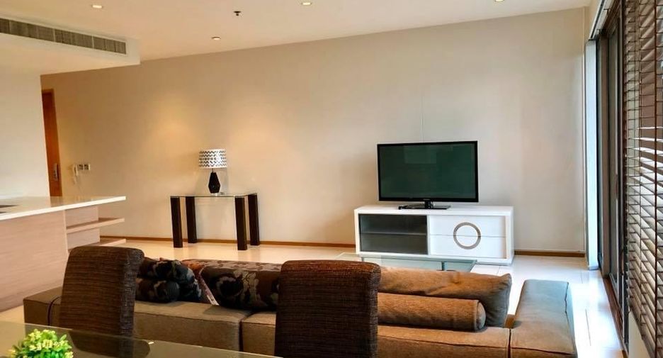 For rent 3 bedrooms condo in Khlong Toei, Bangkok