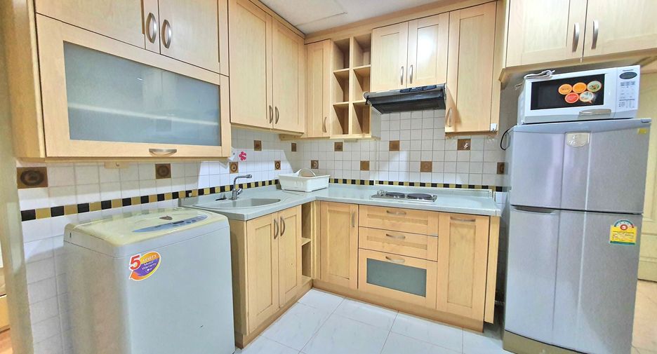 For rent 2 bedrooms condo in Watthana, Bangkok