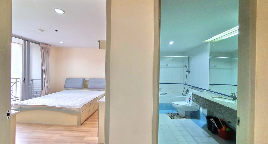 For rent 2 bedrooms condo in Watthana, Bangkok