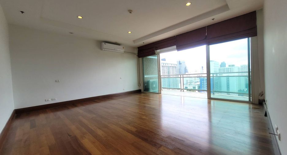 For rent 3 bedrooms condo in Pathum Wan, Bangkok