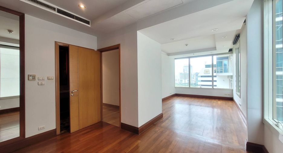 For rent 3 bedrooms condo in Pathum Wan, Bangkok