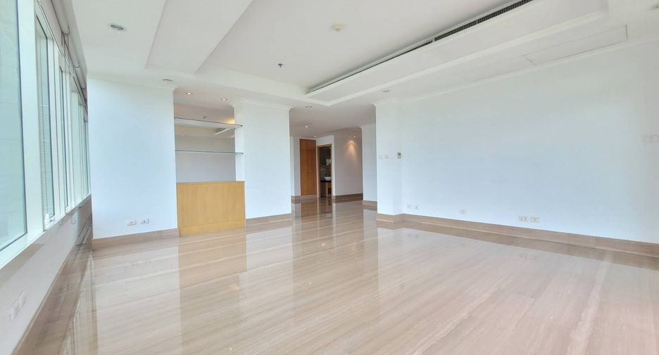 For rent 3 bedrooms condo in Pathum Wan, Bangkok