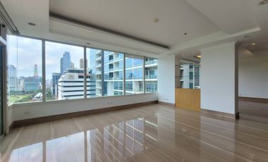 For rent 3 bedrooms condo in Pathum Wan, Bangkok
