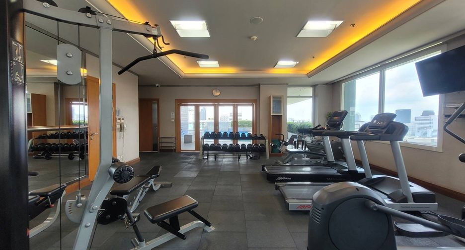 For rent 3 bedrooms condo in Pathum Wan, Bangkok