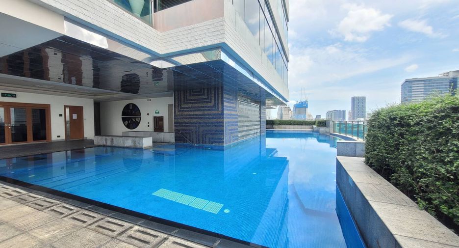 For rent 3 bedrooms condo in Pathum Wan, Bangkok