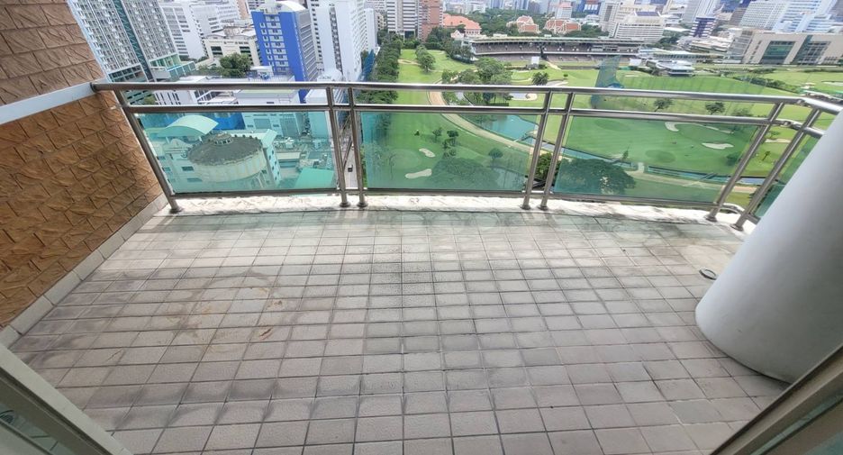 For rent 3 bedrooms condo in Pathum Wan, Bangkok