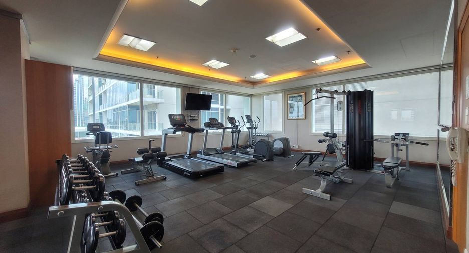 For rent 3 bedrooms condo in Pathum Wan, Bangkok