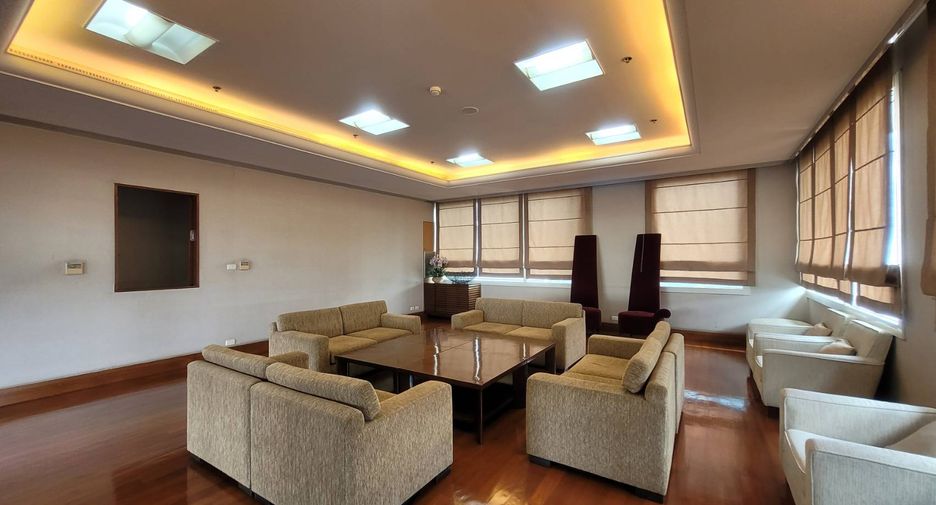 For rent 3 bedrooms condo in Pathum Wan, Bangkok
