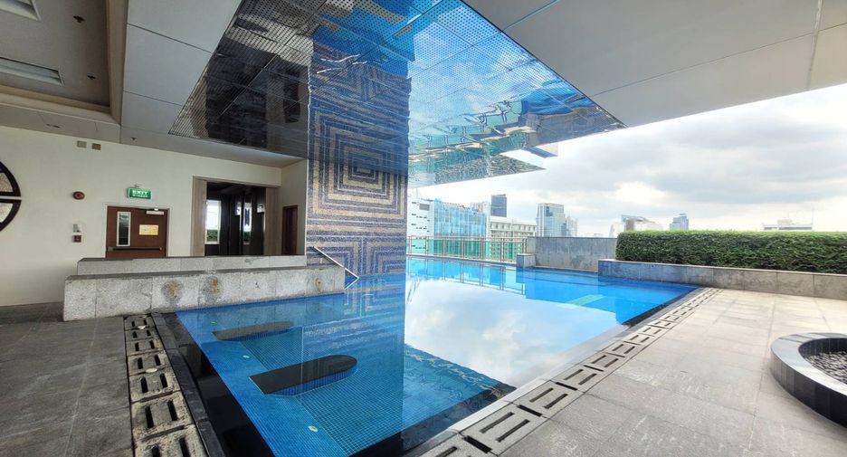For rent 3 bedrooms condo in Pathum Wan, Bangkok