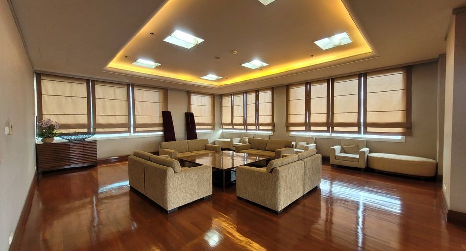 For rent 3 bedrooms condo in Pathum Wan, Bangkok