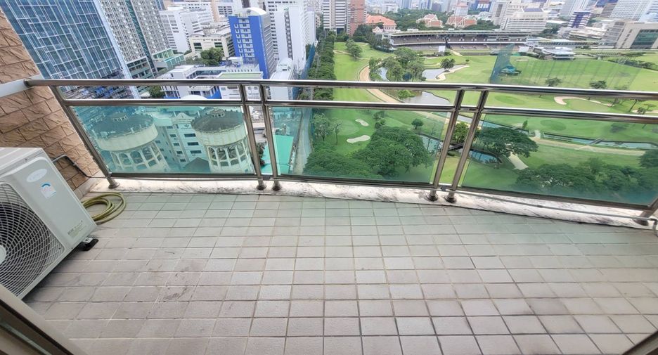 For rent 3 bedrooms condo in Pathum Wan, Bangkok
