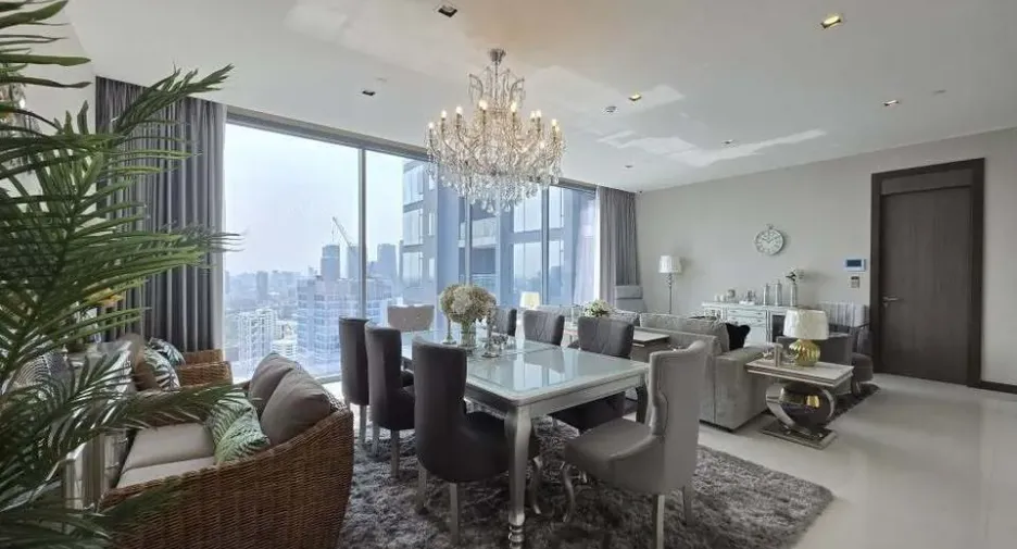 À louer 3 chambres condo à Khlong Toei, Bangkok