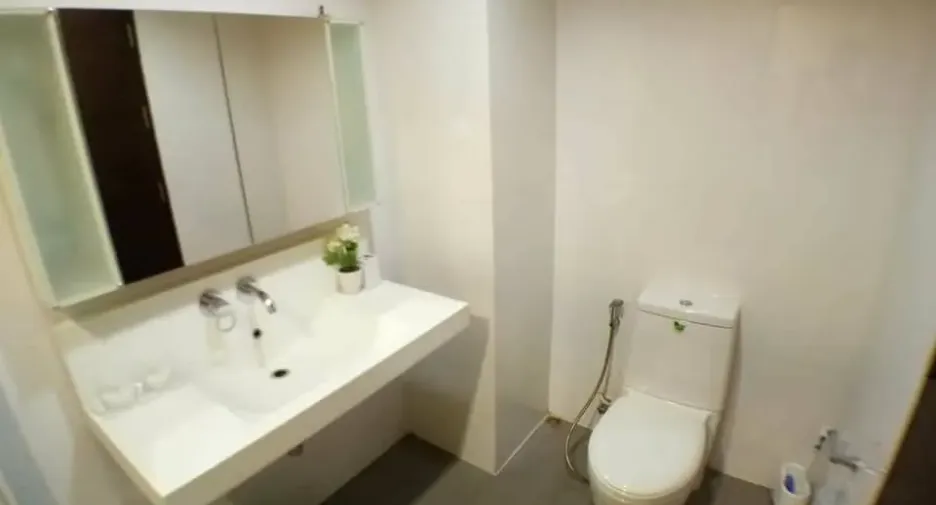 Wohnung zur Miete mit 1 Zimmer in Huai Khwang, Bangkok