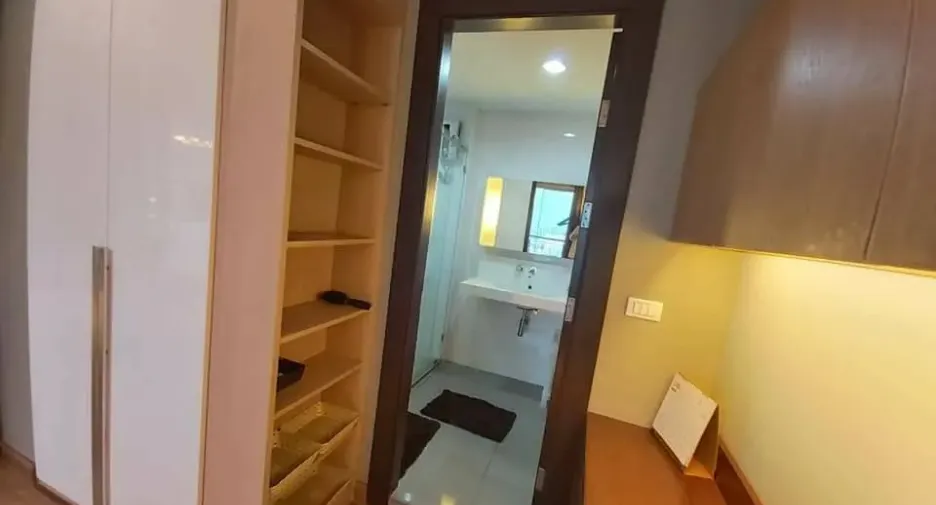 Wohnung zur Miete mit 1 Zimmer in Huai Khwang, Bangkok