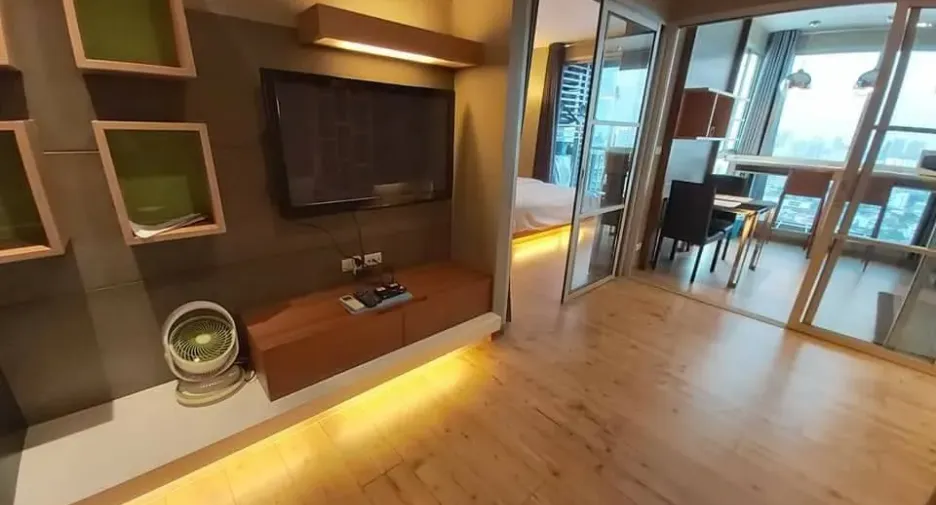 Wohnung zur Miete mit 1 Zimmer in Huai Khwang, Bangkok
