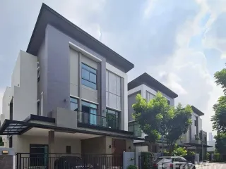 出租 3 卧室 独立屋 在 Phra Khanong, 曼谷