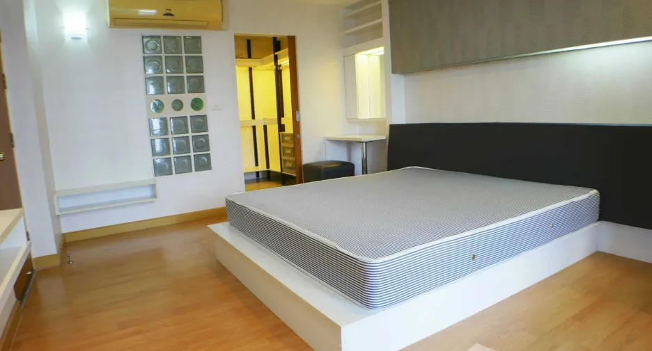 For sale 2 bedrooms condo in Phra Khanong, Bangkok