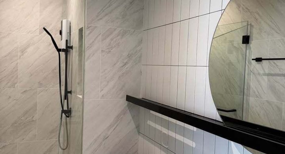 For rent 2 bedrooms condo in Khlong San, Bangkok
